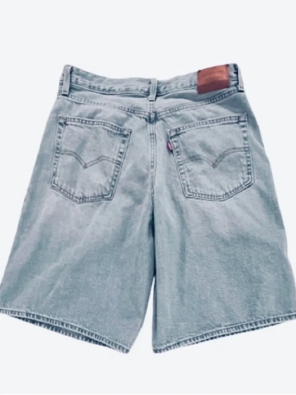 Levi's- Baggy Relaxed Fit Light Wash Jorts. Size: 30